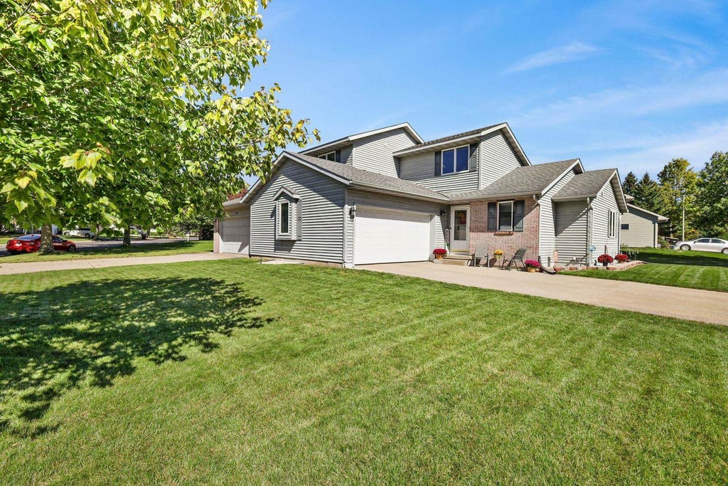 Photo of 636 Constitution LANE, Deforest, WI 53532 (MLS # 2034000)