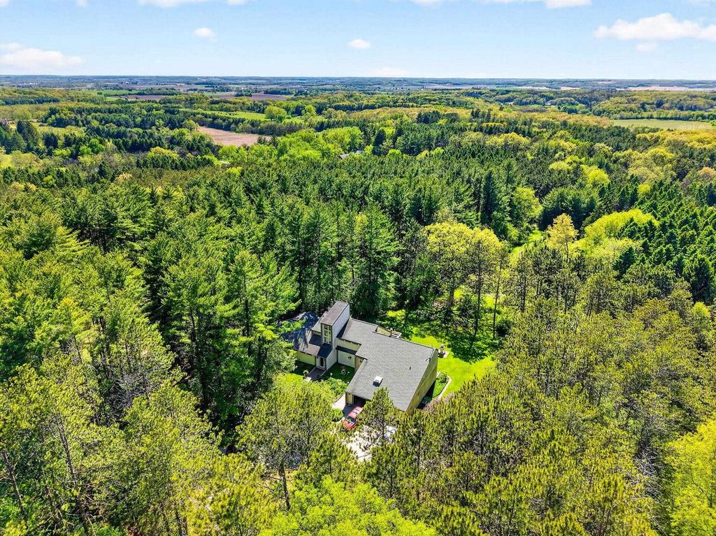 Photo of Unit 2 Sunset Drive Pines, Verona, WI 53593 (MLS # 2024209)