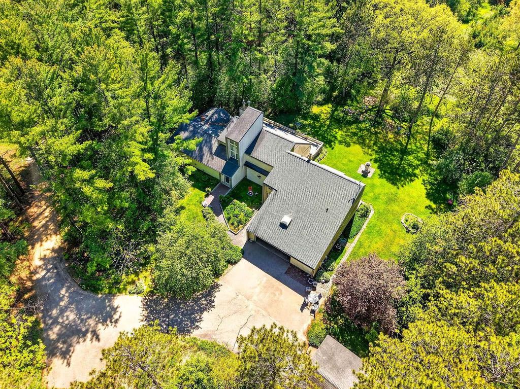 Photo of Unit 2 Sunset Drive Pines, Verona, WI 53593 (MLS # 2024209)