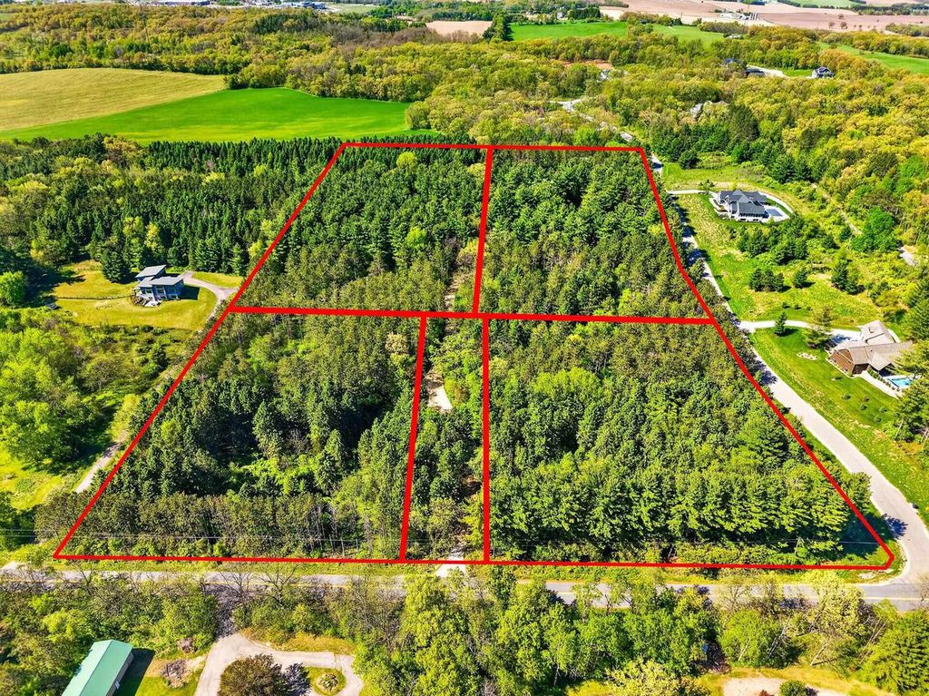 Photo of Unit 2 Sunset Drive Pines, Verona, WI 53593 (MLS # 2024209)