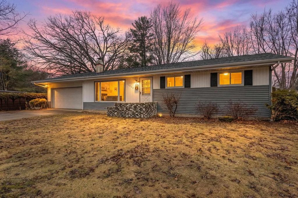 Photo of 1103 Valley LANE, Shawano, WI 54166 (MLS # 50322849)