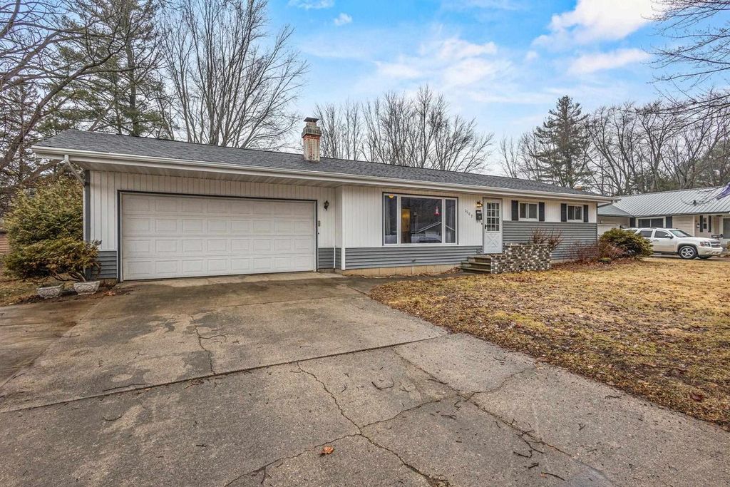 Photo of 1103 Valley LANE, Shawano, WI 54166 (MLS # 50322849)
