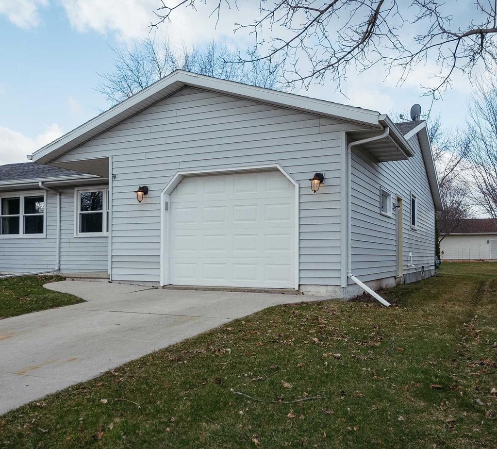 Photo of 1519 Fairlawn AVENUE, North Fond Du Lac, WI 54937 (MLS # 50323280)