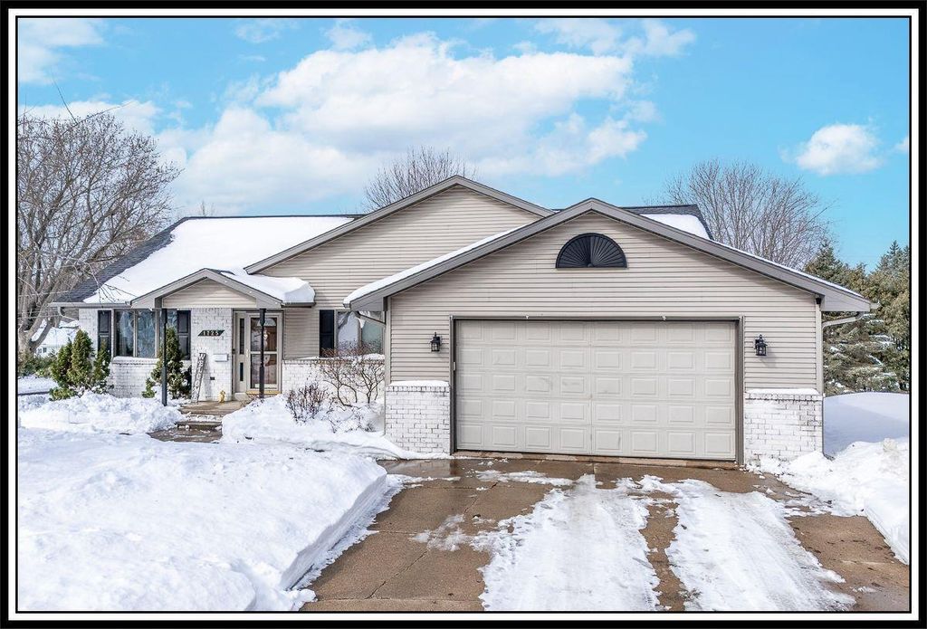 Photo of 1725 Smith STREET, New London, WI 54961 (MLS # 50322565)