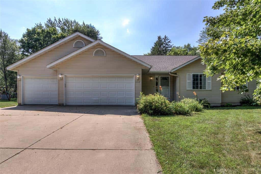 Photo of 2728 Pineview ROAD, Eau Claire, WI 54703 (MLS # 1603837)