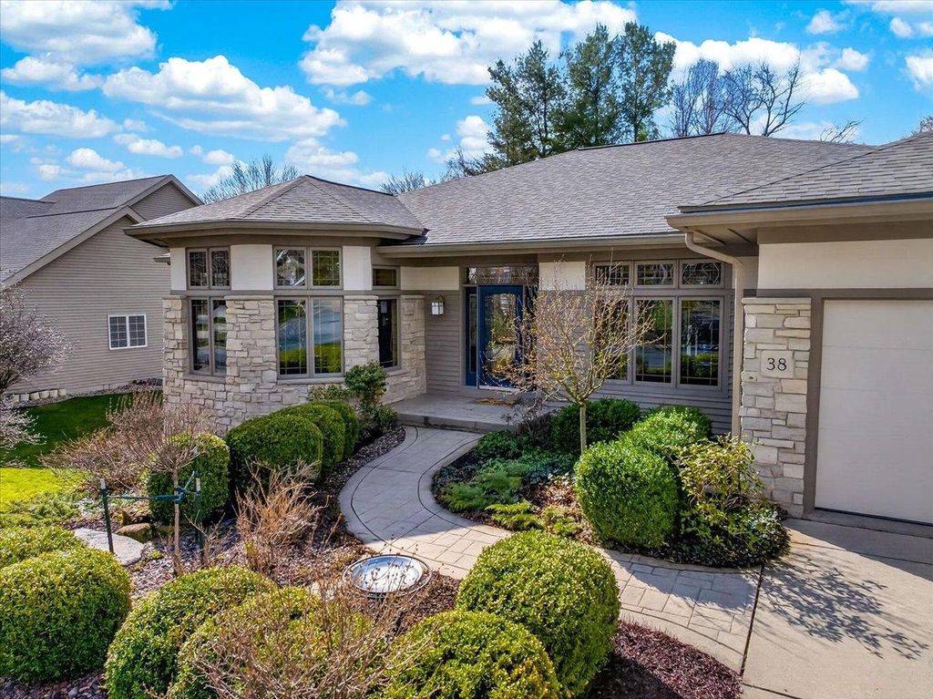 Photo of 38 Hawk Feather CIRCLE, Madison, WI 53717 (MLS # 2018881)