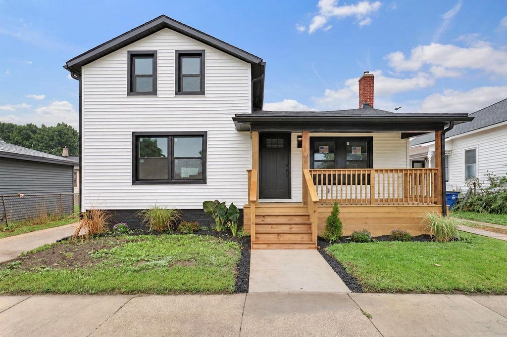 Photo of 1236 Grand AVENUE, Racine, WI 53403 (MLS # 1981497)