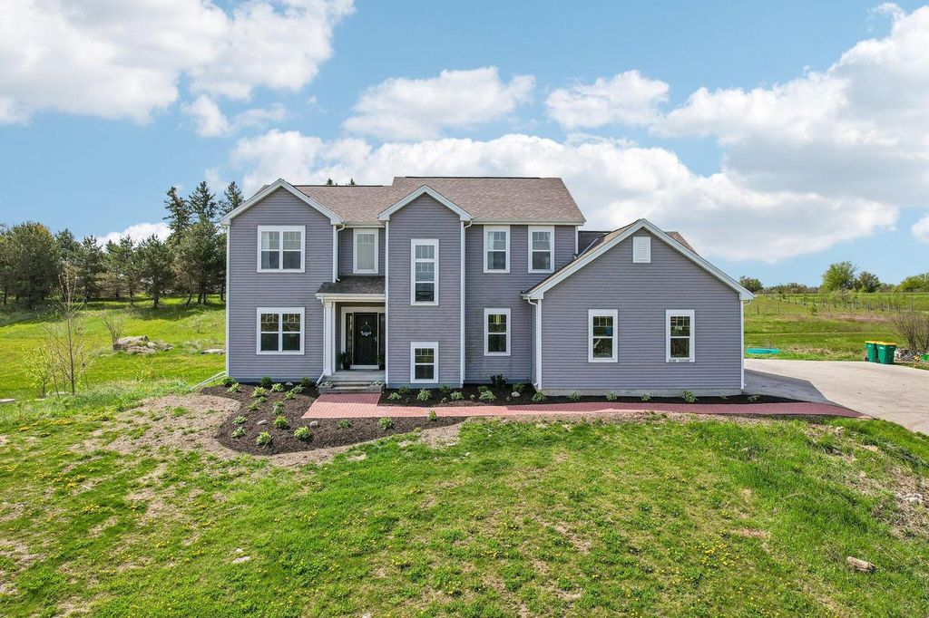 Photo of N140W17335 Cedar LANE, Germantown, WI 53022 (MLS # 1961625)