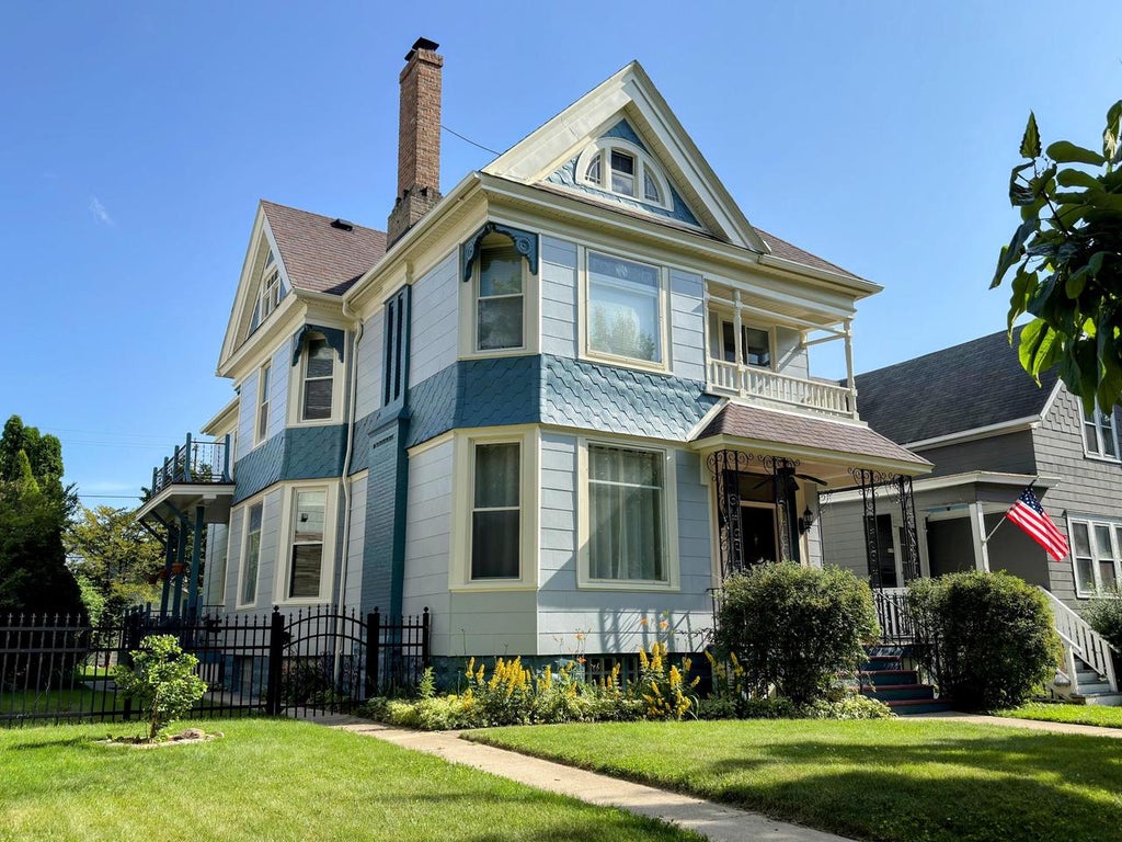 Photo of 523 E Homer STREET, Milwaukee, WI 53207 (MLS # 1969839)