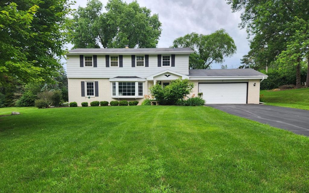 Photo of 4355 Continental COURT, Brookfield, WI 53045 (MLS # 1940538)