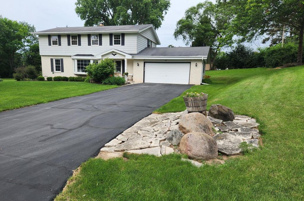 Photo of 4355 Continental COURT, Brookfield, WI 53045 (MLS # 1940538)