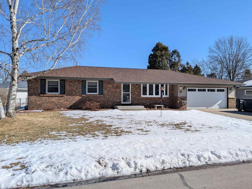 Photo of 2314 N Claremont DRIVE, Janesville, WI 53545 (MLS # 50321068)