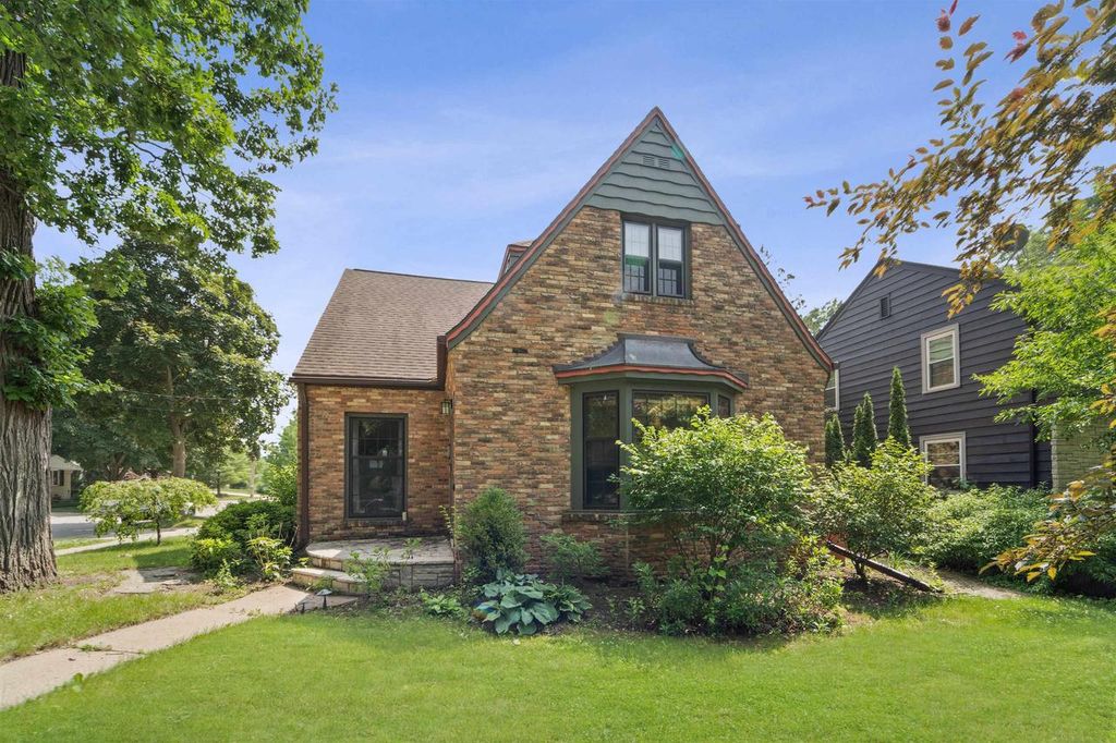 Photo of 803 W Prospect AVENUE, Appleton, WI 54914 (MLS # 50322475)