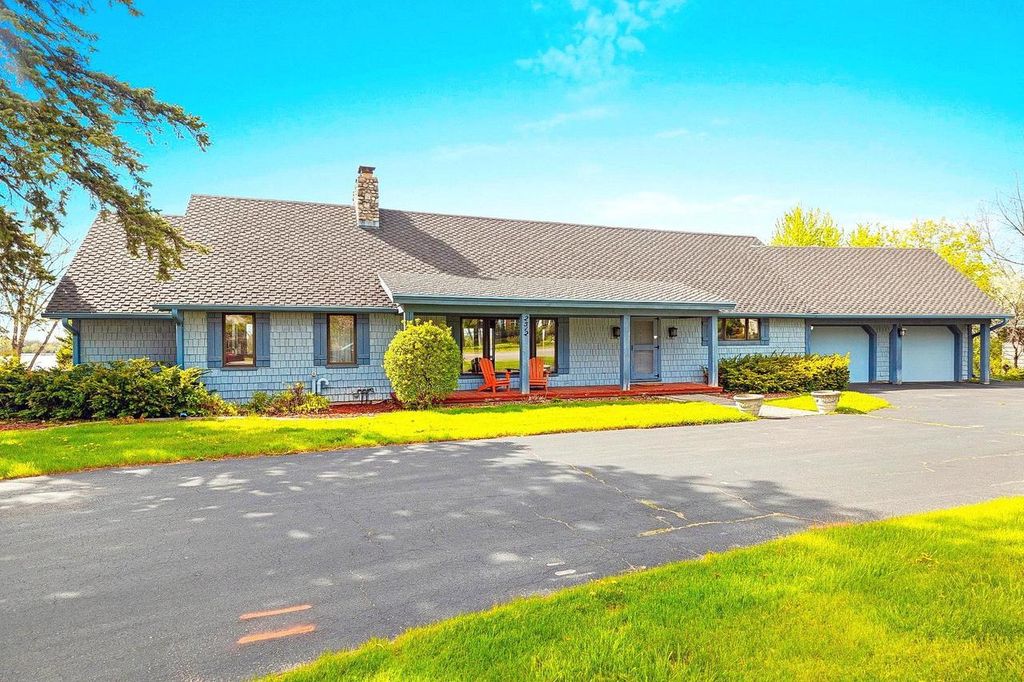 Photo of 2512 Riverside DRIVE, Green Bay, WI 54301 (MLS # 50325616)