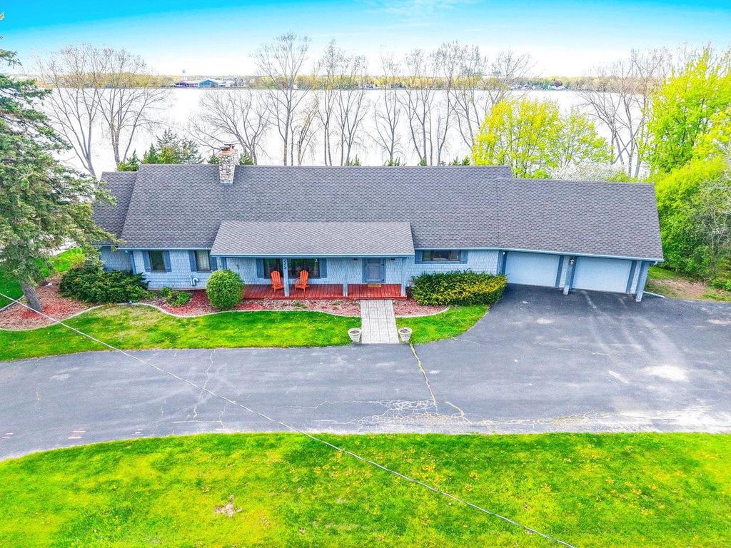 Photo of 2512 Riverside DRIVE, Green Bay, WI 54301 (MLS # 50325616)