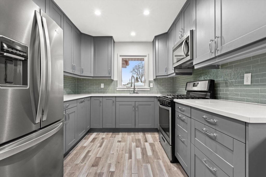 Photo of 5325 W Allerton AVENUE, Milwaukee, WI 53220 (MLS # 1944253)