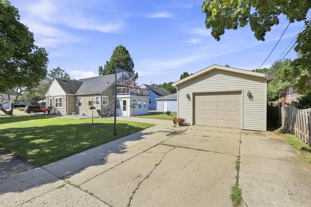 Photo of 228 Kamps STREET, Combined Locks, WI 54113 (MLS # 50331813)