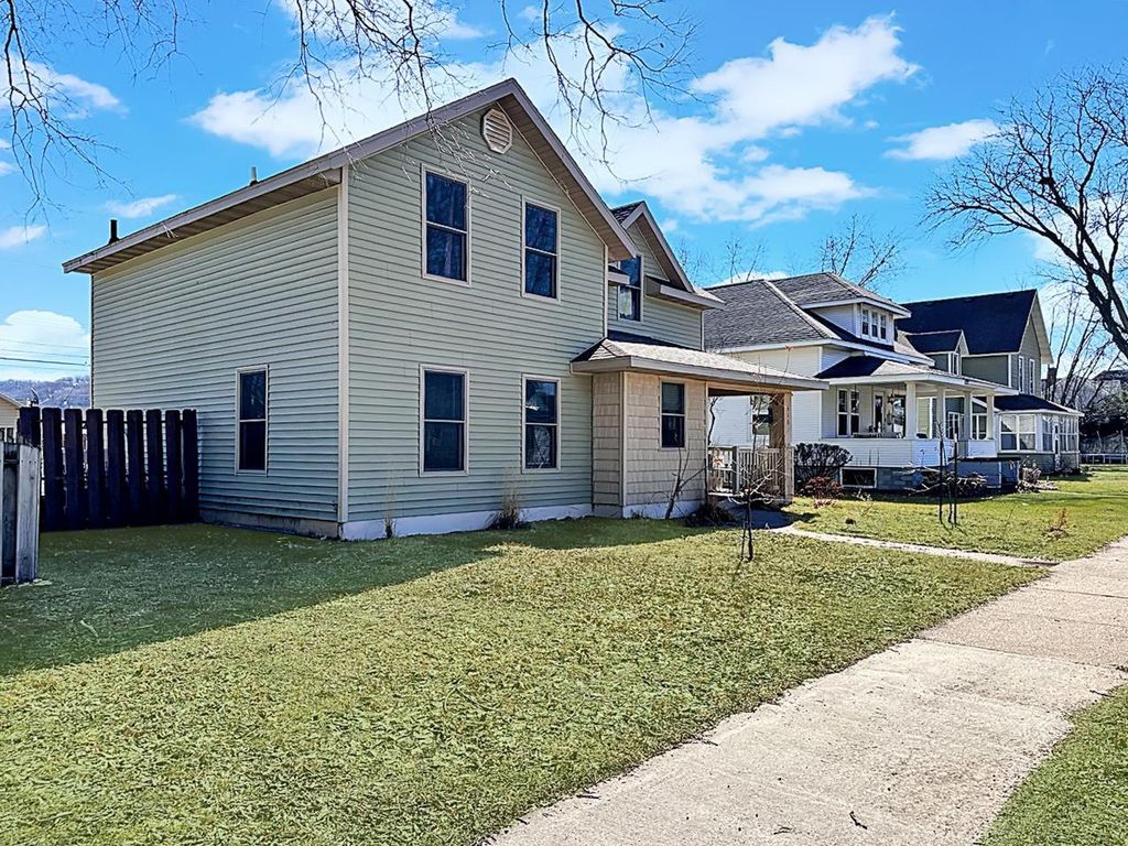 Photo of 310 N Wacouta AVENUE, Prairie Du Chien, WI 53821 (MLS # 2018151)