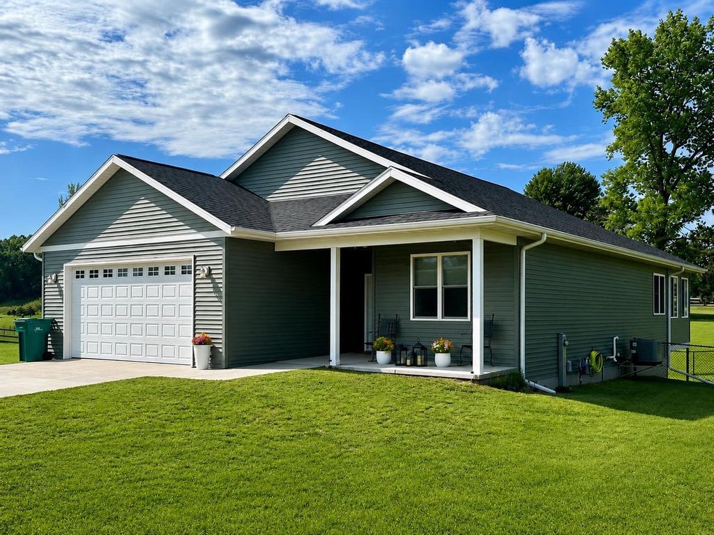 Photo of N6736 Clover LANE, Pardeeville, WI 53954 (MLS # 2025334)