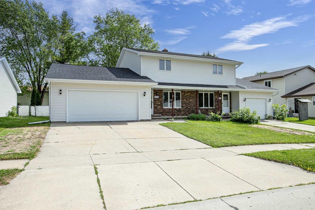 Photo of 1825 W Brewster STREET, Appleton, WI 54942 (MLS # 50328552)