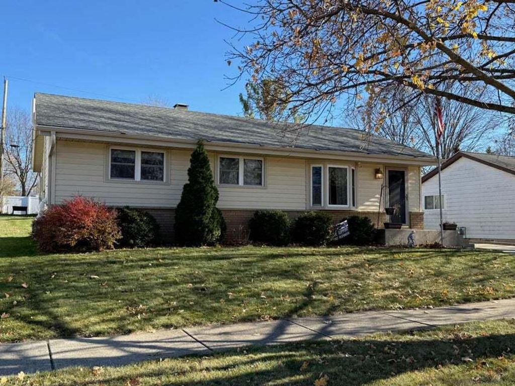 Photo of 132 Clover COURT, Burlington, WI 53105 (MLS # 1943184)