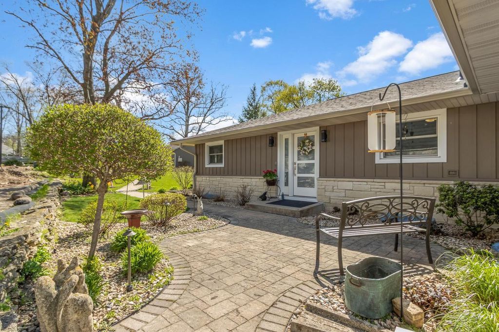 Photo of 3060 Shadyside DRIVE, Stoughton, WI 53589 (MLS # 2021394)