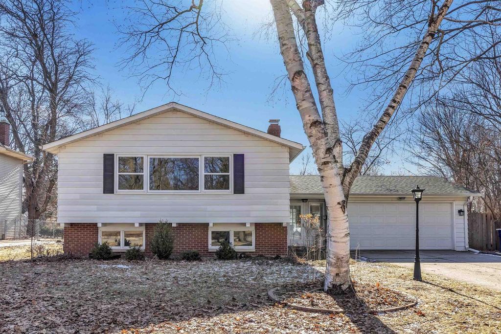 Photo of 808 Ridgeway BOULEVARD, De Pere, WI 54115 (MLS # 50321822)