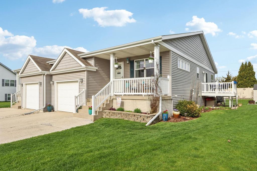 Photo of 1238 Lombardi WAY, Waukesha, WI 53186 (MLS # 1958302)