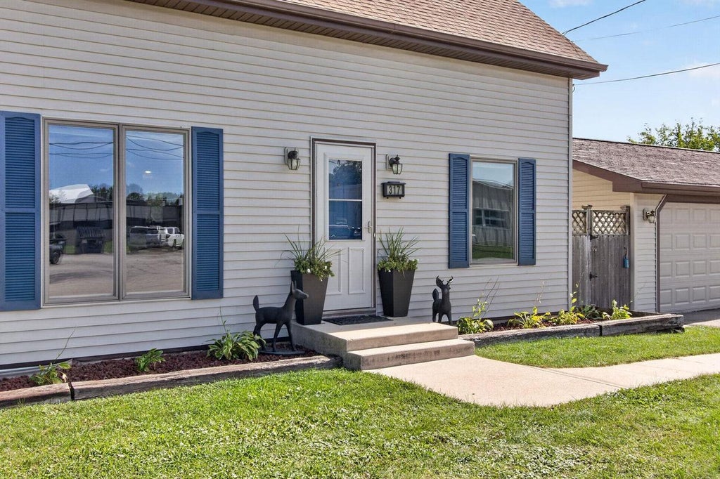 Photo of 317 S 5th AVENUE, Winneconne, WI 54986 (MLS # 50332456)