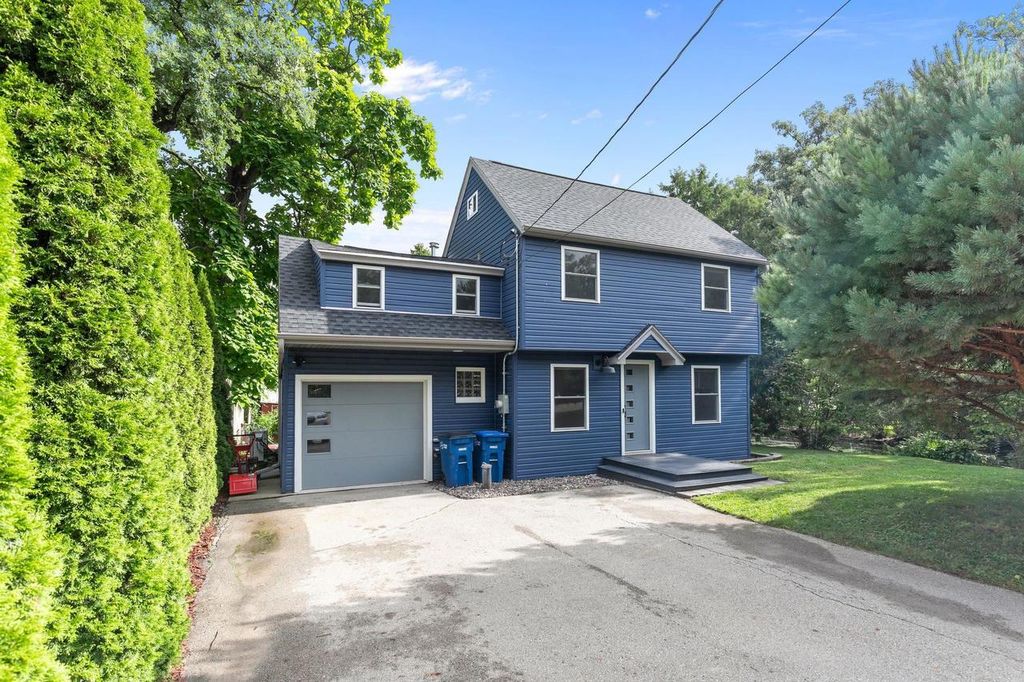 Photo of 2084 S Point Comfort ROAD, Oshkosh, WI 54902 (MLS # 50322559)