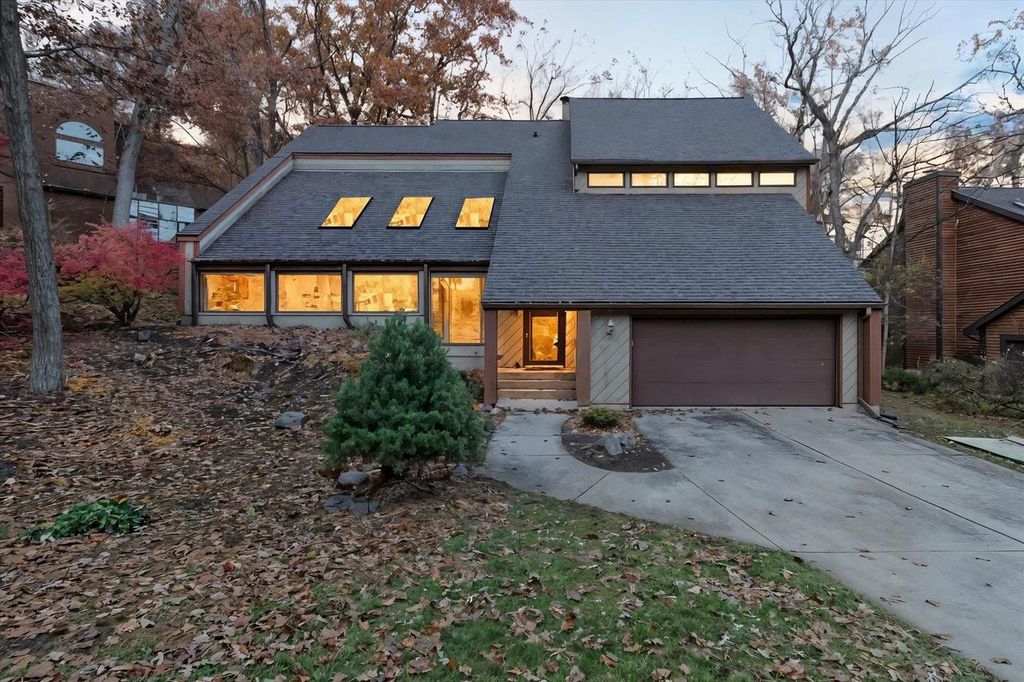 Photo of 5846 Schumann DRIVE, Fitchburg, WI 53711 (MLS # 2009685)