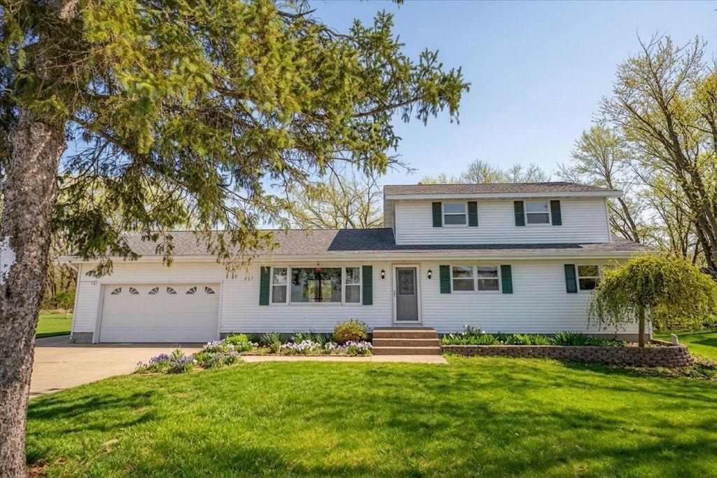 Photo of 4726 Baxter ROAD, Cottage Grove, WI 53527 (MLS # 2017514)