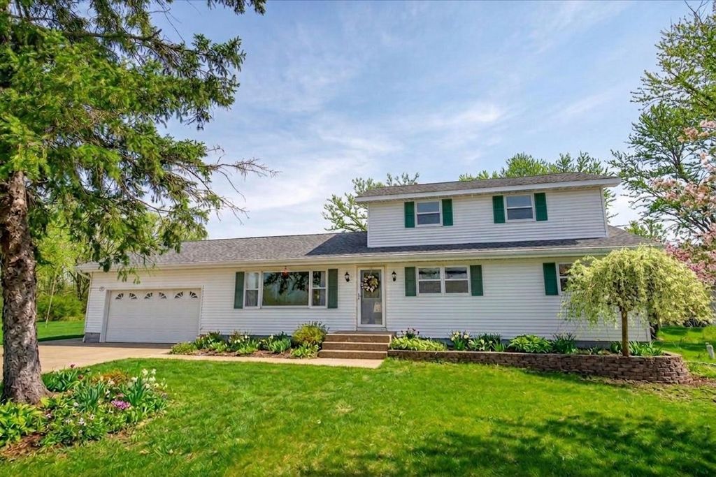 Photo of 4726 Baxter ROAD, Cottage Grove, WI 53527 (MLS # 2017514)