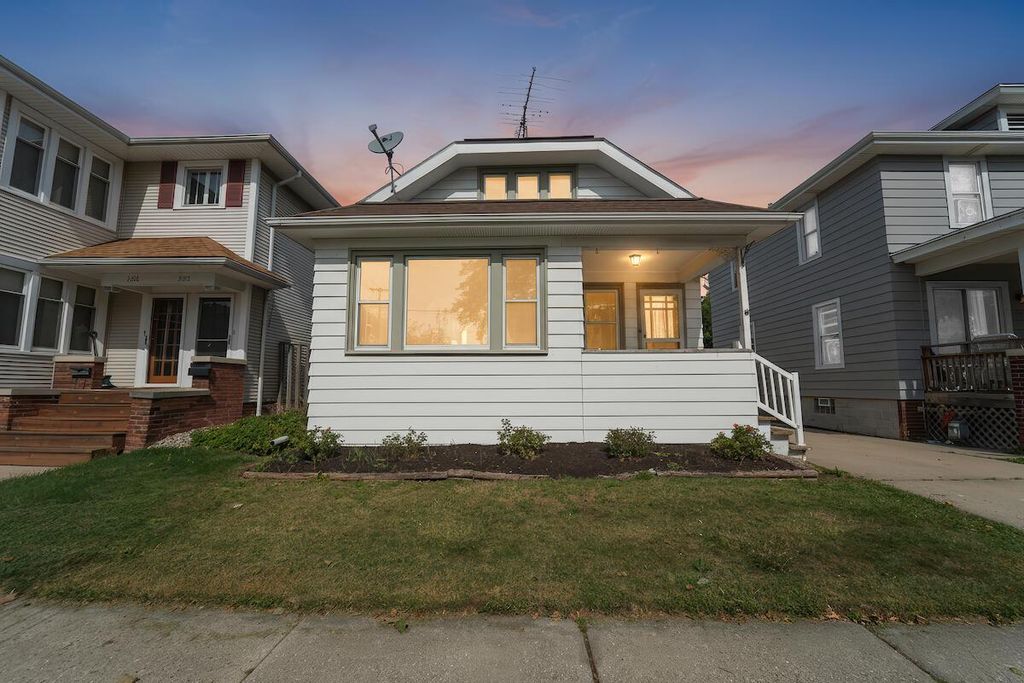 Photo of 3520 Kinzie AVENUE, Racine, WI 53405 (MLS # 1938380)