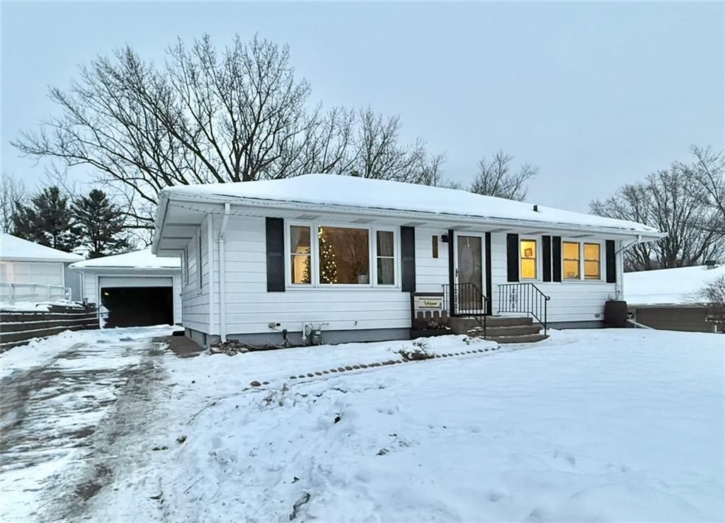 Photo of 1212 Folsom STREET, Eau Claire, WI 54703 (MLS # 1597431)