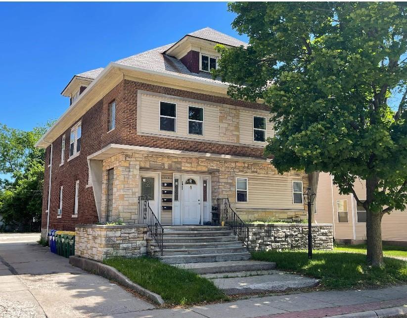 Photo of 1211 E Walnut STREET, Green Bay, WI 54301 (MLS # 50333163)