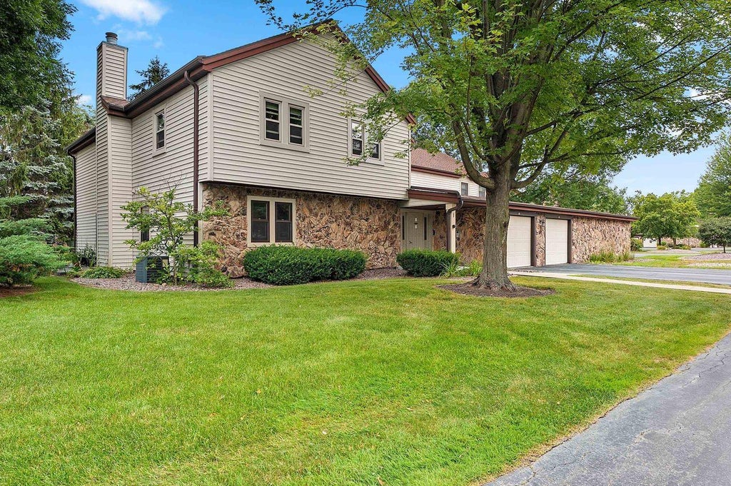 Photo of 1820 Ridgeway DRIVE #12B, De Pere, WI 54115 (MLS # 50330294)