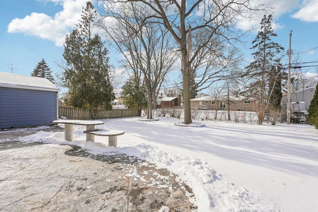 Photo of 909 8th AVENUE, Grafton, WI 53024 (MLS # 1948256)