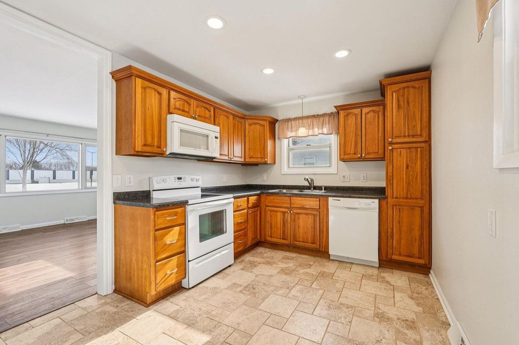 Photo of 909 8th AVENUE, Grafton, WI 53024 (MLS # 1948256)