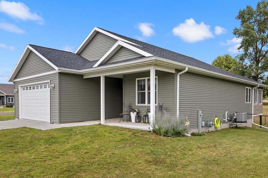 Photo of N6736 Clover LANE, Pardeeville, WI 53954 (MLS # 2028939)