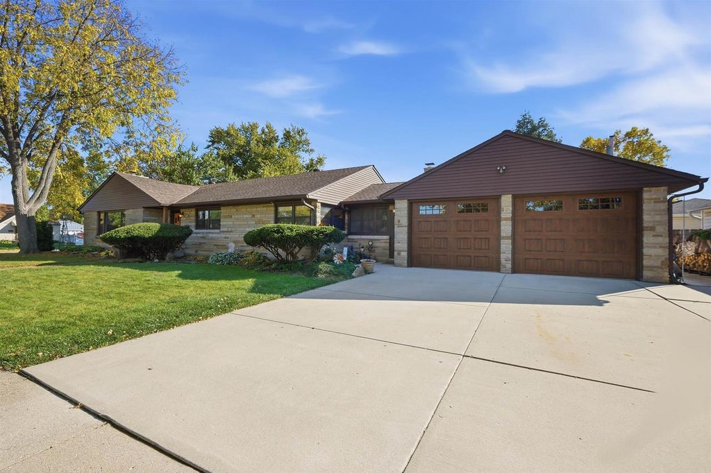 Photo of 1248 E Memorial DRIVE, Janesville, WI 53545 (MLS # 2034641)