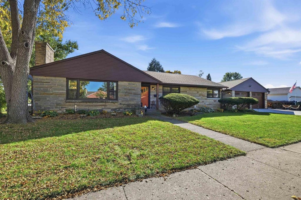 Photo of 1248 E Memorial DRIVE, Janesville, WI 53545 (MLS # 2034641)