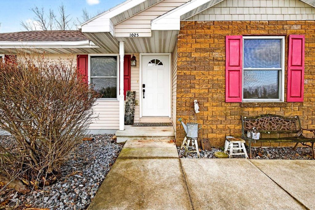 Photo of 1025 Mill Pond CIRCLE, Weyauwega, WI 54983 (MLS # 50319940)