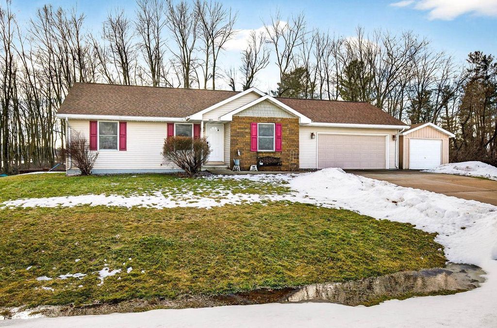 Photo of 1025 Mill Pond CIRCLE, Weyauwega, WI 54983 (MLS # 50319940)