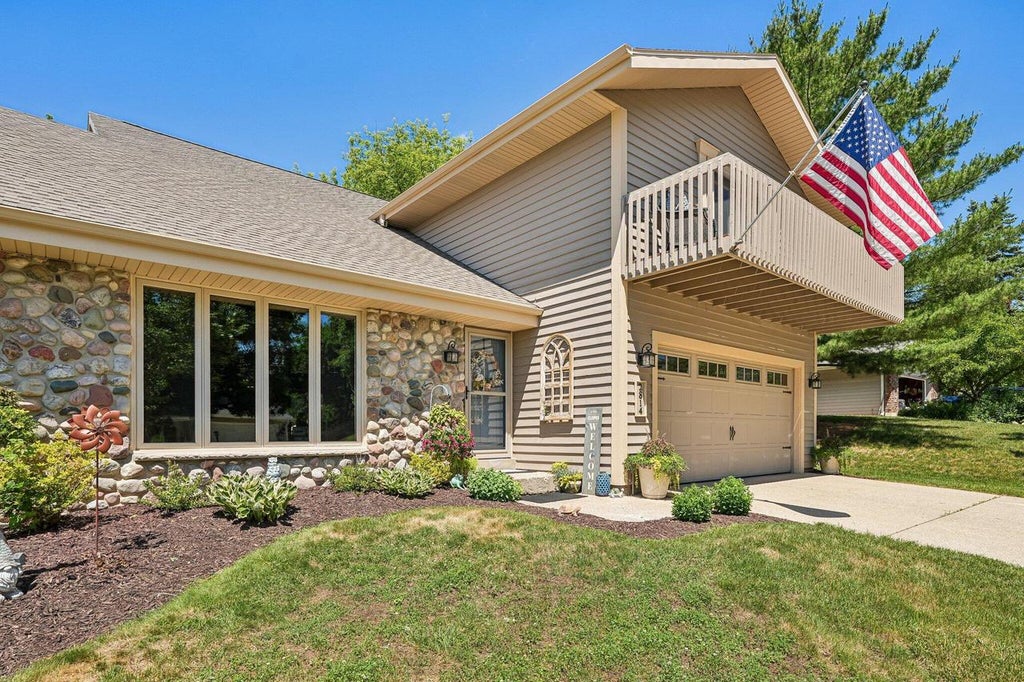 Photo of 2814 Buckingham COURT, Waukesha, WI 53188 (MLS # 1972784)