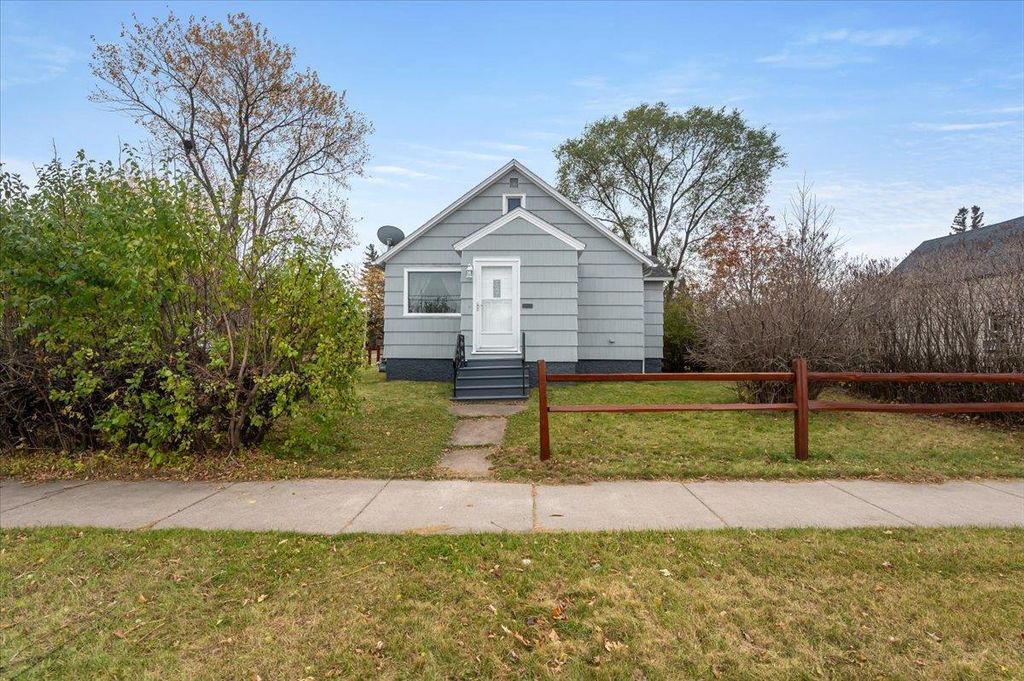 Photo of 902 Winter STREET, Superior, WI 54880 (MLS # 6122837)