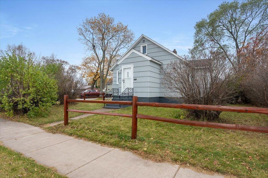 Photo of 902 Winter STREET, Superior, WI 54880 (MLS # 6122837)