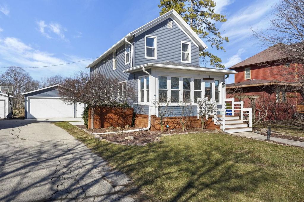 Photo of 9 N Grand AVENUE, Deerfield, WI 53531 (MLS # 2017891)