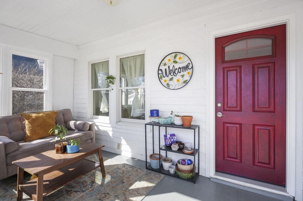 Photo of 9 N Grand AVENUE, Deerfield, WI 53531 (MLS # 2017891)