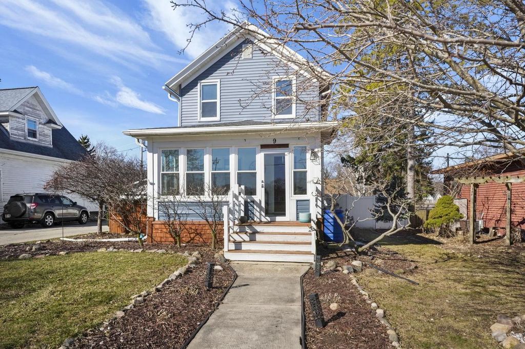 Photo of 9 N Grand AVENUE, Deerfield, WI 53531 (MLS # 2017891)